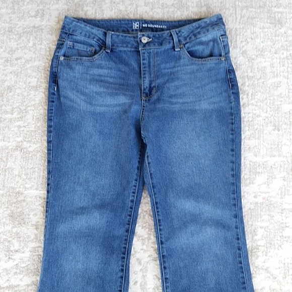 No Boundaries Distressed Boot Cut Jeans Junior 17 Blue - Picture 6 of 14